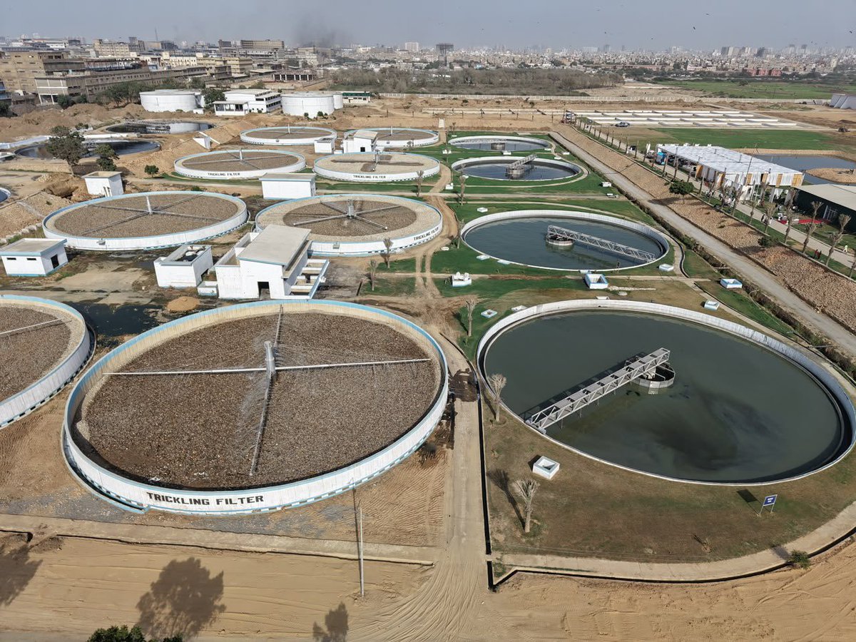 OsmanRThari78's tweet photo. Chairman PPP @BBhuttoZardari inaugurated the 35 MGD facility and launched the 65 MGD industrial water treatment project under Karachi Industrial Water Park, while reviewing the ongoing work at the site.
@BakhtawarBZ @AseefaBZ https://t.co/IvZT0vlif2