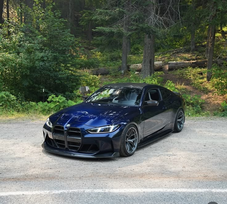 dimasmah7's tweet photo. Parked off the beaten path, yet that aggressive front splitter and carbon roof scream pure track attitude. 🏁🖤 https://t.co/e671oy8JV9