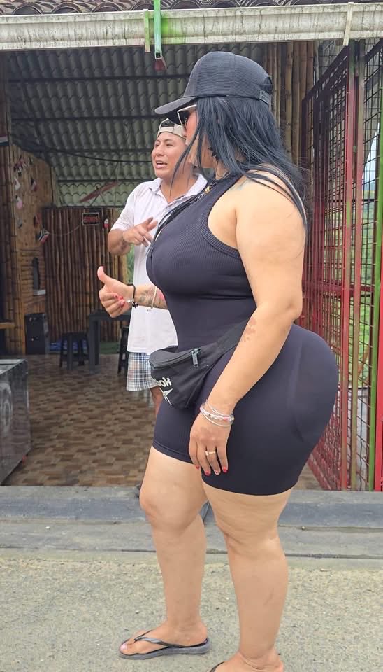 Sofia6357817472's tweet photo. La señora exhibiéndose sola jejejeje igual de loca como su hija, te quiero mucho Mami 🩷 https://t.co/KpUotqQnvQ