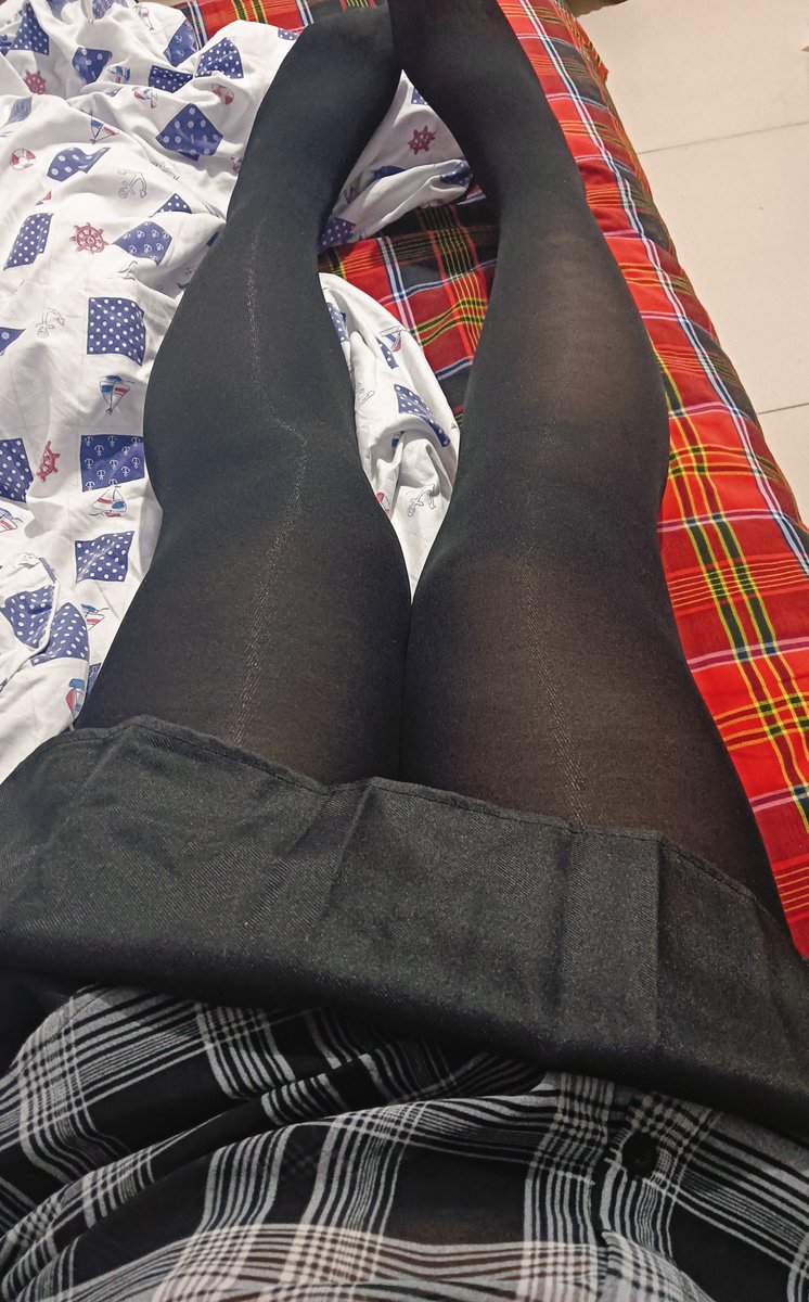 Honshelle's tweet photo. 肉肉的腿捏~会有想月的嘛？ https://t.co/yENRuYH8BE