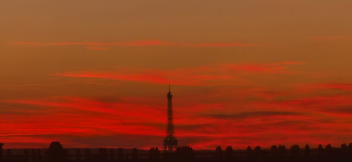 CorentinSellin's tweet photo. Octobre à #Paris.
Un soir à la maison 
#sansfiltre
#TourEiffel https://t.co/fOEo2JrpTr