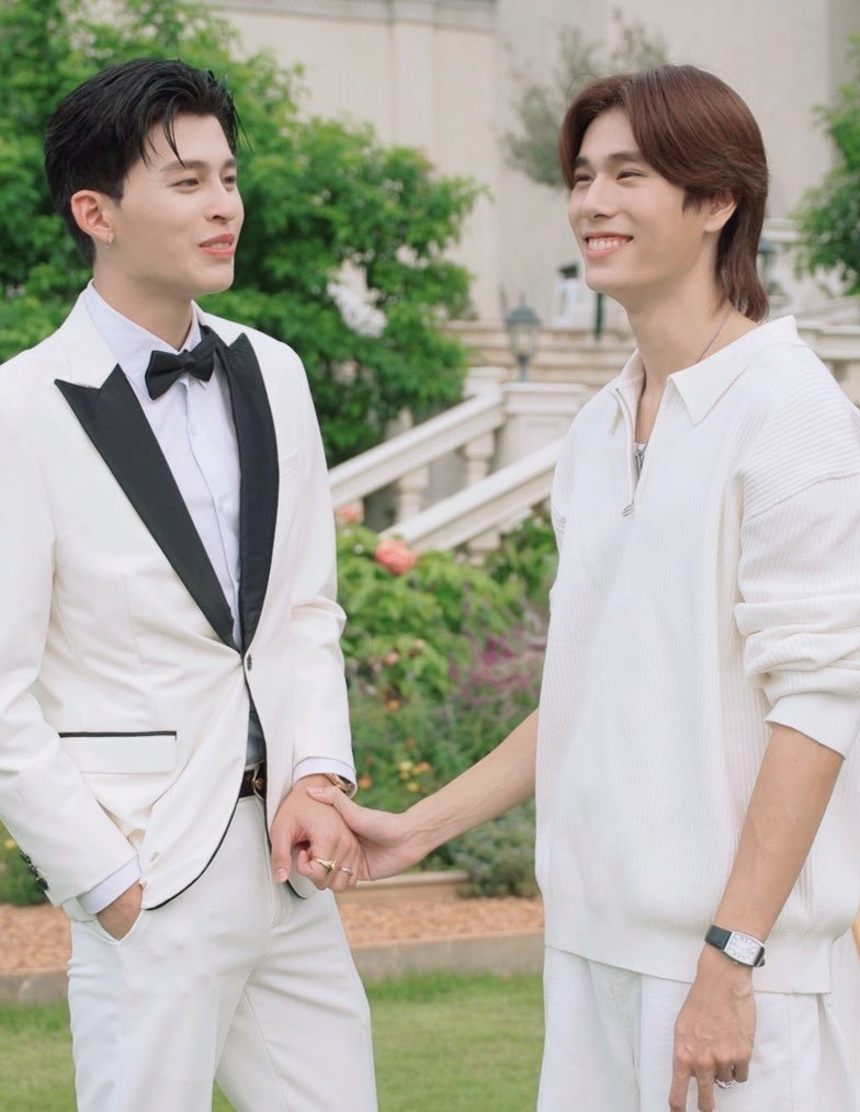 ainjk0109's tweet photo. Just wanna share my 2am thoughts...

Actually I'm curious for how long PondPhuwin have been dating secretly??? This year is their sec or third anniversary??? Cause bro doesn't have any excuses to deny it anymore... 

Anyways, bye goodnight, PondPhuwin Bpen Gaen Gan 😌 https://t.co/aPhwDs4Z9b