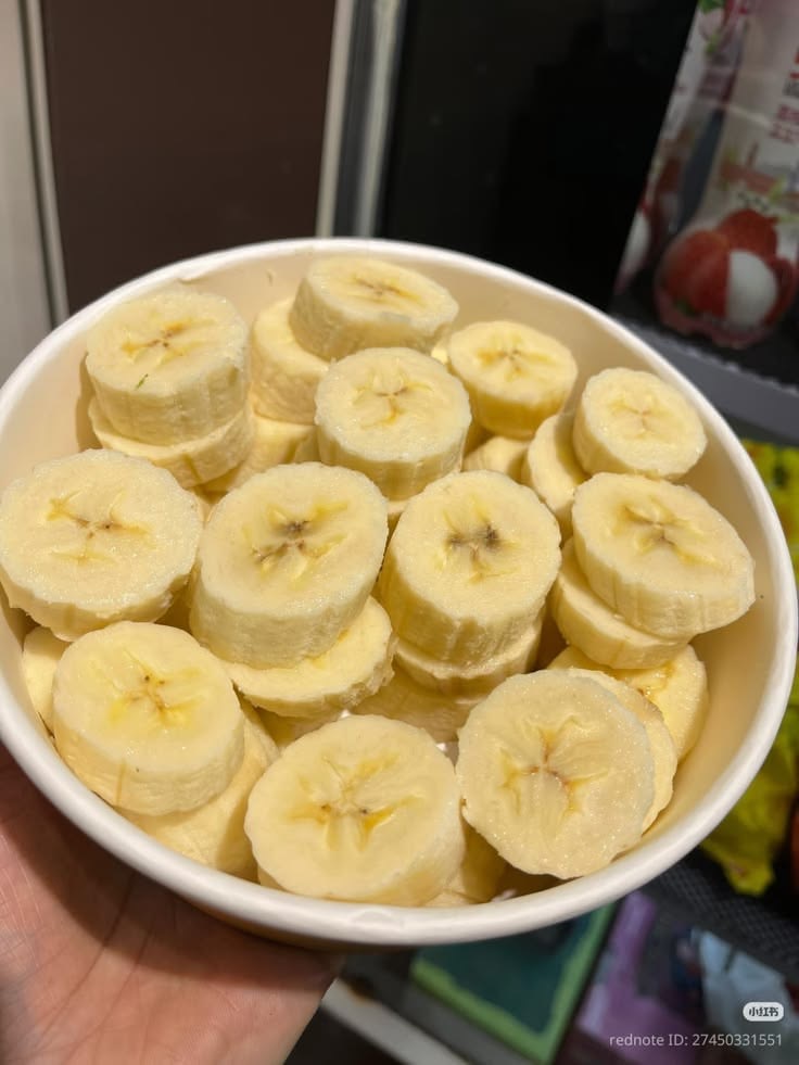 tootsiesbubble's tweet photo. kiss marry kill
bananas, strawberries, apples https://t.co/gYhb586M3a