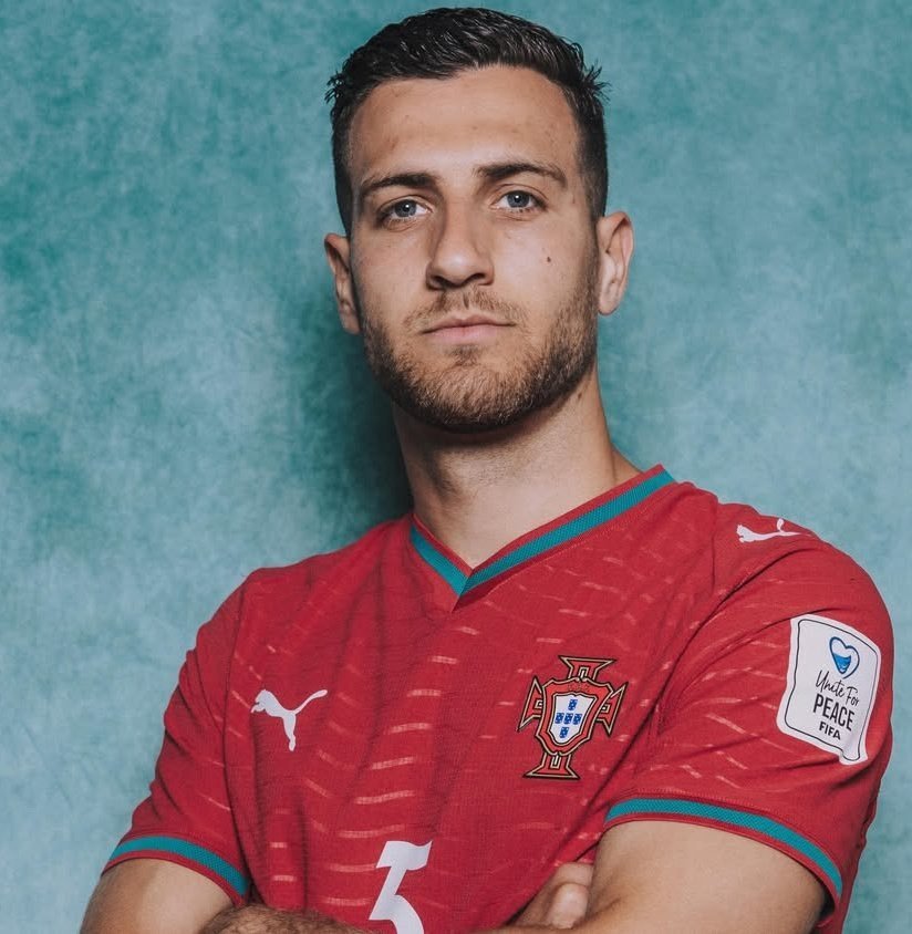 TheBallZoneX's tweet photo. 🚨 Diogo Dalot is considering retirement from Portugal if Cristiano Ronaldo issue is not resolved https://t.co/Zhb1ted13J