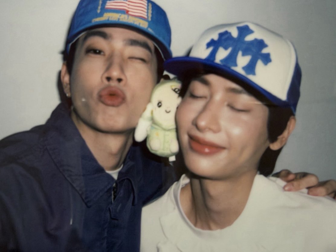 BaiTaEwsiri's tweet photo. บุคคลที่อยู่ข้างๆ อรรถพันธ์ตลอดระยะเวลา 10 ปี 🎂🫠💚
((วันที่น้องกันมีพี่ออฟหรือในวันที่พี่ออฟมีน้องกัน เบบี๋มีความสุขมากกก🥹))
#AlwaysWithGunAtthaphan
#ออฟกัน #OffGun https://t.co/Dej8RQimXk