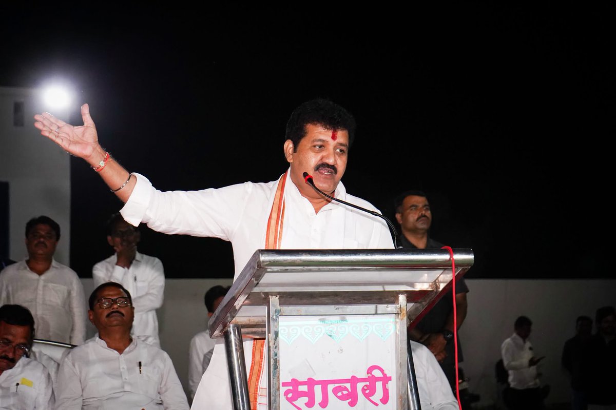 SanjayDRathods's tweet photo. आज उमरखेड, पुसद आणि दिग्रस येथे यवतमाळ जिल्हा मध्यवर्ती सहकारी बँकेच्या निवडणुकीच्या पार्श्वभूमीवर बळीराजा सहकार पॅनलच्या वतीने आयोजित करण्यात आलेल्या प्रचारसभांना उपस्थित राहून मतदार बां��वांशी संवाद साधला.

शेतकरी बांधवांचे हित जपण्यासाठी आणि सहकार क्षेत्राच्या विकासाला [1/5] https://t.co/lmiUaNdpbv