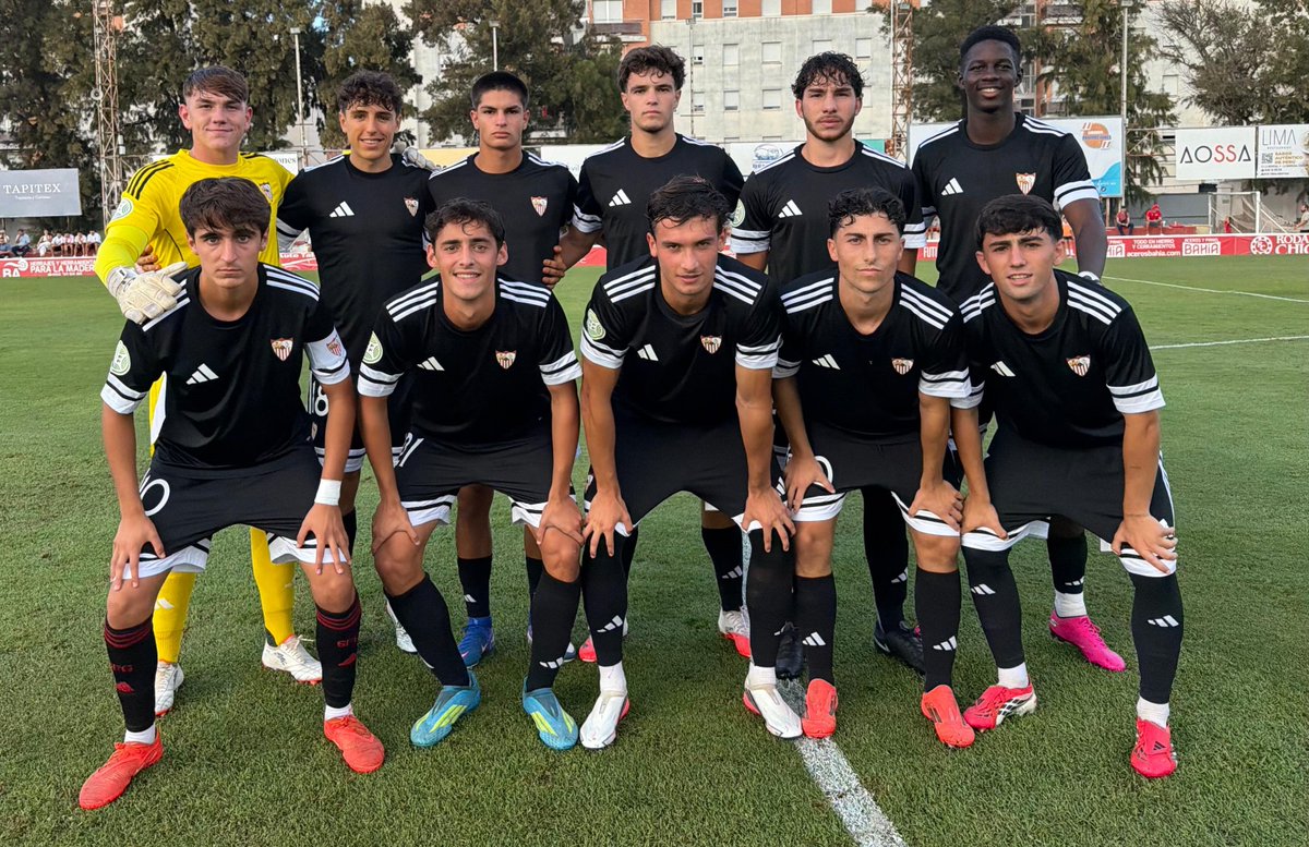 CanteraSFC's tweet photo. FINAL | El segundo filial sevillista suma por tercera jornada consecutiva tras el empate en tierras gaditanas:

@Chiclana_CF 1-1 #SevillaFCC

⚽️ Ángel Luque

#CanteraSevillaFC ⚪️🔴 https://t.co/KWrC00mMa2