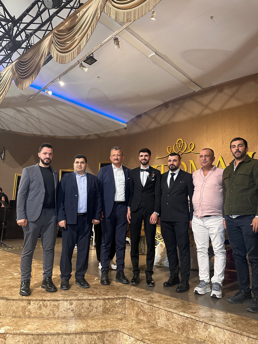 coskunali_01's tweet photo. Önceki dönem İlçe Yöneticimiz Salih Bülger’in kıymetli kardeşi Aladdin ile Güneş kızımızın düğün merasimine; İlçe Başkan Yardımcılarımız Fatih Ünsal, Huzeyfe Akkoç, Mehmet Kaya ve Mustafa Turan ile birlikte katılarak mutluluklarına ortak olduk.

Rabbim genç çiftimizin mutluluğunu, huzurunu ve muhabbetini daim eylesin. Bir ömür boyu sevgi ve saadet içinde yaşamalarını niyaz ediyorum.

Allah mesut ve bahtiyar eylesin.