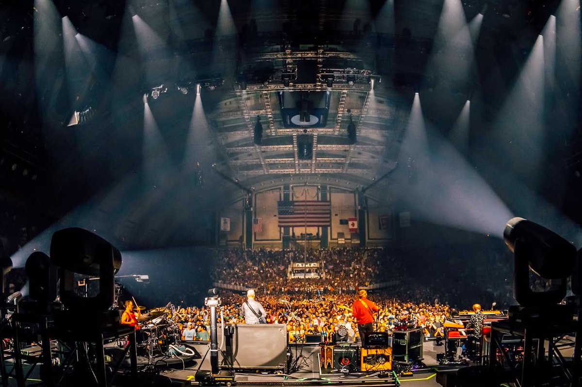 shapsio's tweet photo. 10/4 #phish #TIPH: @UofNH 90, @barrymorelive 91, normal99, chula vista00, mike/leo @CatalystClub 05, EOw/F @ParadiseRockClb 06, AODw/M hg08, mike @higherground 09, mike cinci17, trey phoenix2(22), AC3(26). https://t.co/eHGeOOH6Yh