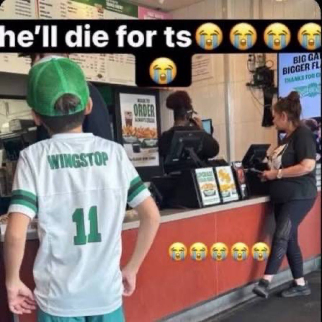 glosskris's tweet photo. can’t flirt with oomfs cuz i will catch feelings idc im easy asf https://t.co/A8IB4YnDYi