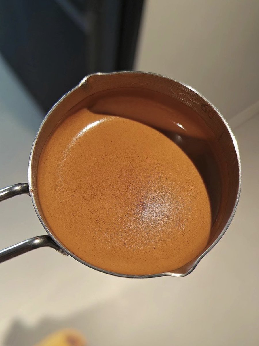 CamilleWhizt's tweet photo. Café frío de vainilla en 2 minutos: mezcla café frío, leche, 1 cucharadita de azúcar y un toque de extracto de vainilla. Delicioso y rápido! https://t.co/qLC9dOWfcs