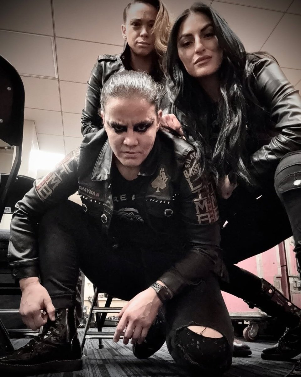 Weds13Girl4Life's tweet photo. #happyshaynasexualsunday  @QoSBaszler https://t.co/C1xXZ71Bj3