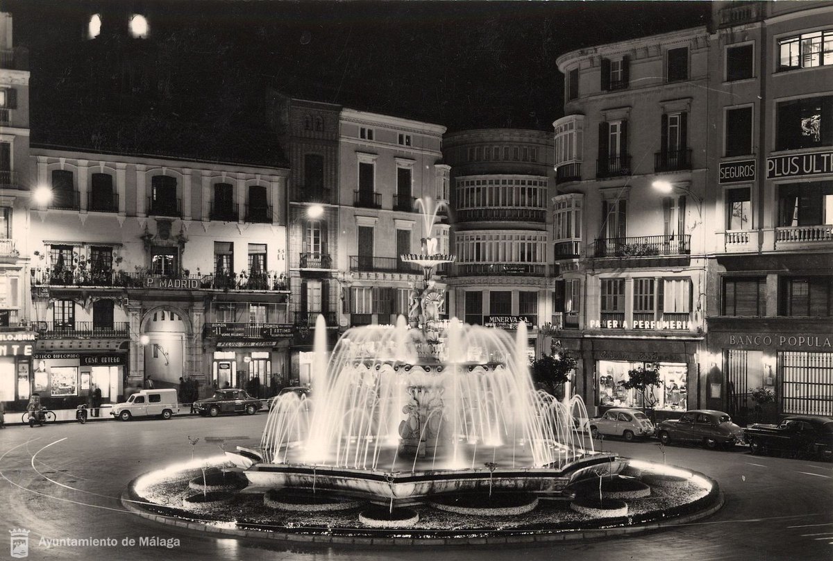 OrgullodeMalaga's tweet photo. Plaza de la Constitución, años 60.
#RecuerdosdeMálaga

Foto: @ArchivoMalaga https://t.co/uSg4COvx8x