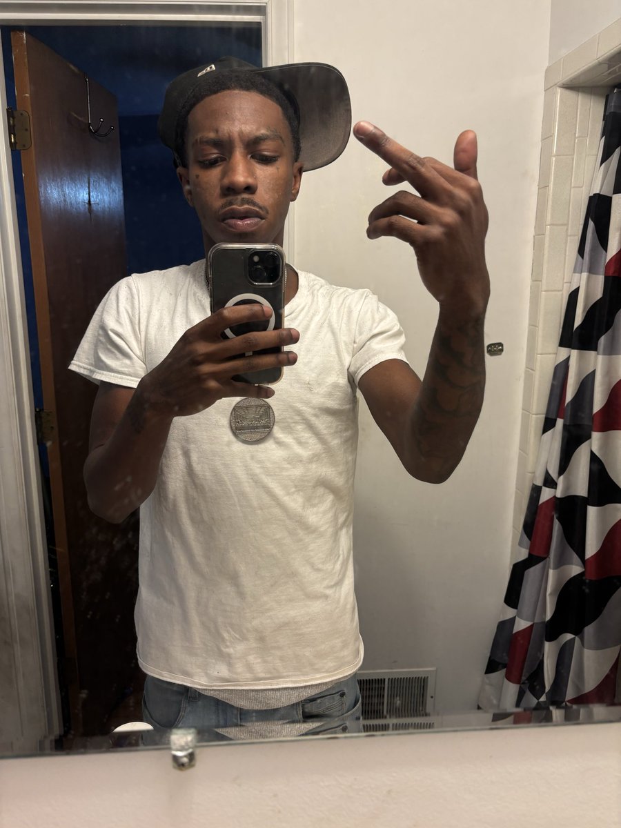 shemoans6ix's tweet photo. I’m back😘🖤 #803freaks https://t.co/BjwIzDkPNW