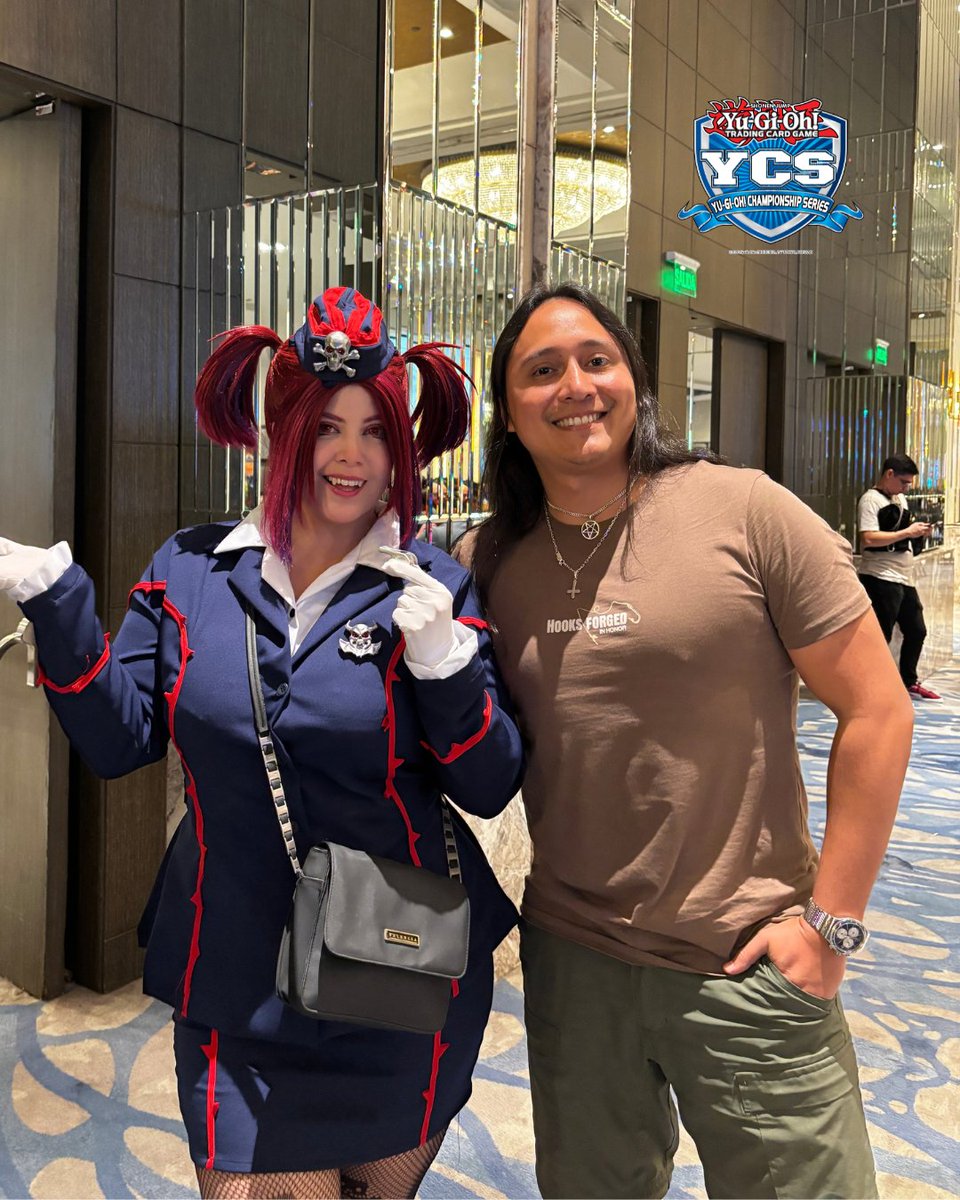 DevirAmericas's tweet photo. ¡Nadie quiso perderse la foto con la mejor guía del evento! 📸✨👹

Nuestra querida @solerawr_ la rompió por completo en el YCS Guayaquil 2026 con su increíble cosplay de Tour Guide From the Underworld.

#YCSGuayaquil #YuGiOhTCG #BattleTower #DevirAmericas https://t.co/ocWAzgnPsf