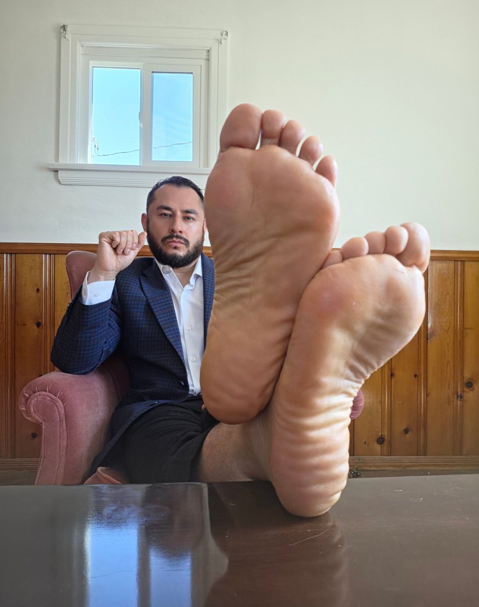 Rfeetforu's tweet photo. Daddy is ready to make you a custom.
 #footfetısh #footworshi̇p #paypig #feetlover #footsub #malefeetfetish #gayfeet #findom #sub #dom #cashmaster #malefootfetish #malefeet #soles #feetcommunity #solesfeet #malesoles #footmaster https://t.co/Li4HAugWC1