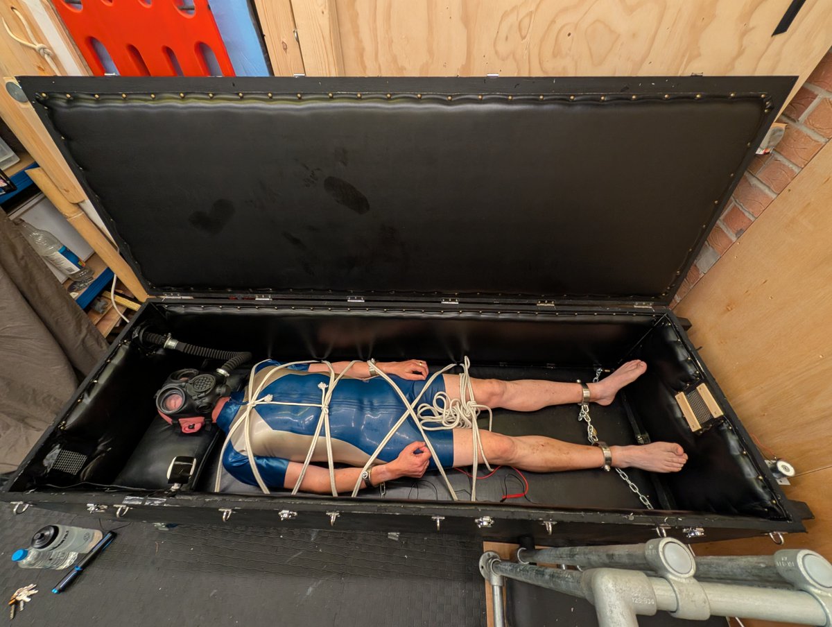 PoolboyUK's tweet photo. Had a brilliant time yesterday afternoon tied up in the capable hands of @lockedtied experiencing latex, breath control and total immobilisation for the first time. It was awesome! https://t.co/w3MERqfdsE