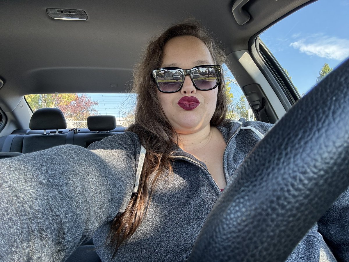 bootifulbubbles's tweet photo. A moment for the lips 💋 https://t.co/pNiPRQPQ4H