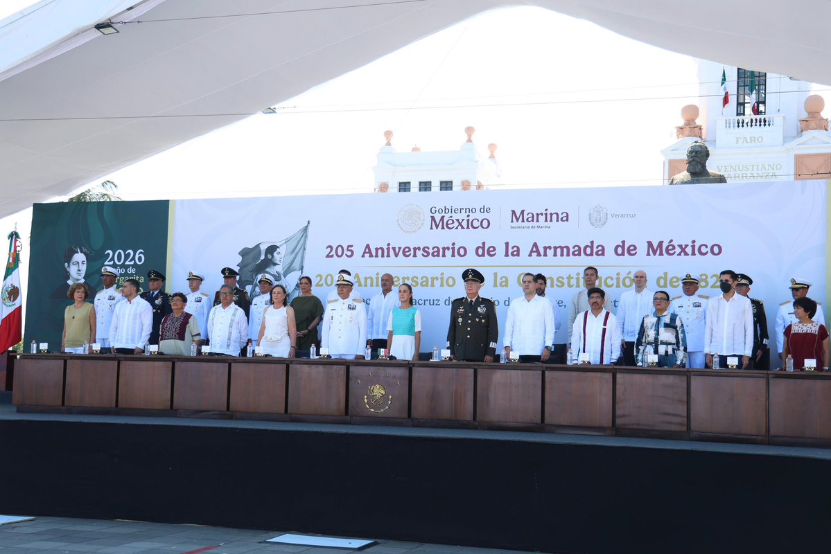 rosaicela_'s tweet photo. Desde la Macroplaza del Puerto de #Veracruz, la Presidenta @Claudiashein encabezó la ceremonia por el 205 aniversario de la Armada de México y los 202 años de la promulgación de la Constitución de 1824, referente de una nación libre y soberana. 🇲🇽 @SEMAR_mx  @AlmiranteSrio @rocionahle @Defensamx1 @RaulBCCue @higinio_mtz @HugoAguilarOrti @ErnestinaGodoy_ @OHarfuch @r_velascoa @rosauraRuiz4 @EdnaElenaVegaR1
