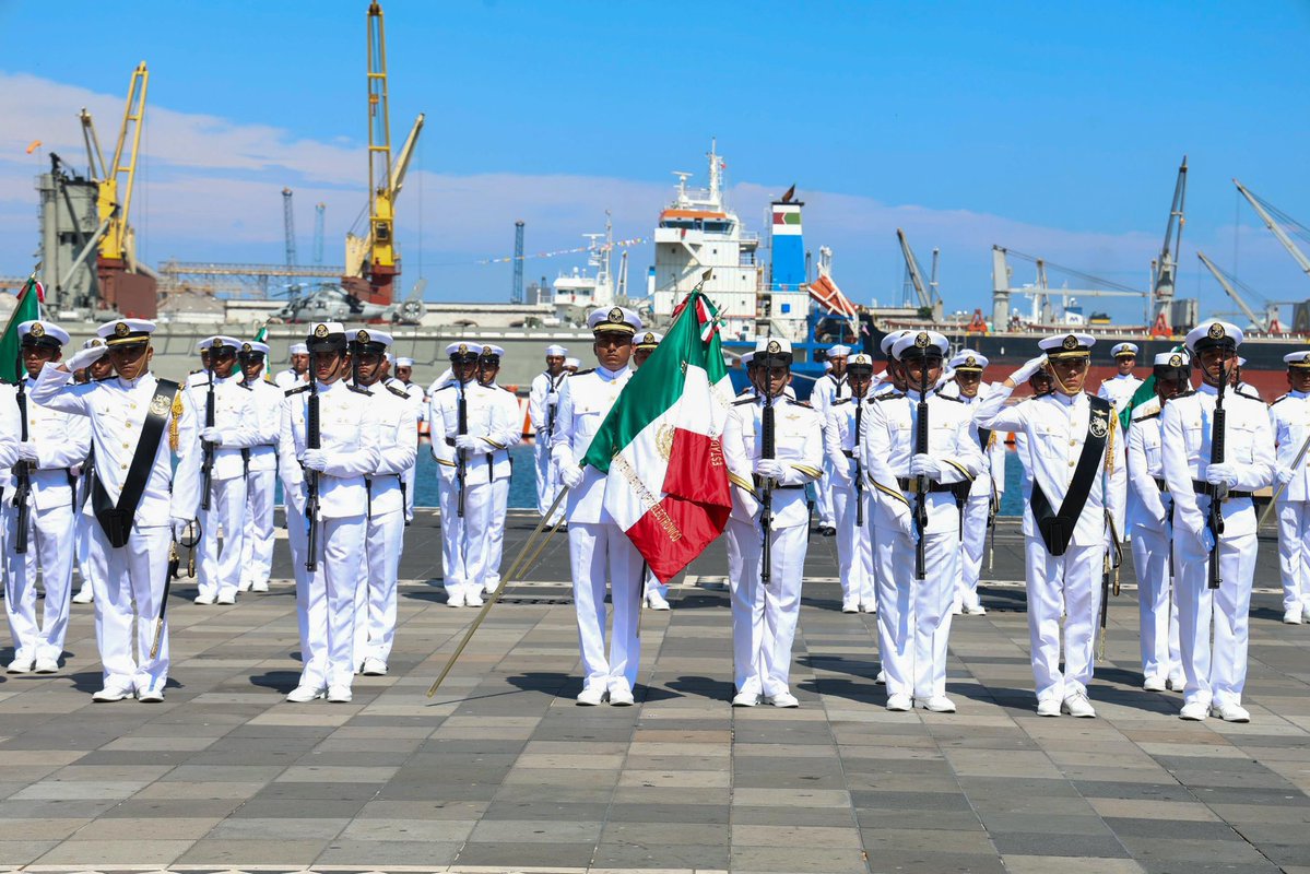 rosaicela_'s tweet photo. Desde la Macroplaza del Puerto de #Veracruz, la Presidenta @Claudiashein encabezó la ceremonia por el 205 aniversario de la Armada de México y los 202 años de la promulgación de la Constitución de 1824, referente de una nación libre y soberana. 🇲🇽 @SEMAR_mx  @AlmiranteSrio @rocionahle @Defensamx1 @RaulBCCue @higinio_mtz @HugoAguilarOrti @ErnestinaGodoy_ @OHarfuch @r_velascoa @rosauraRuiz4 @EdnaElenaVegaR1