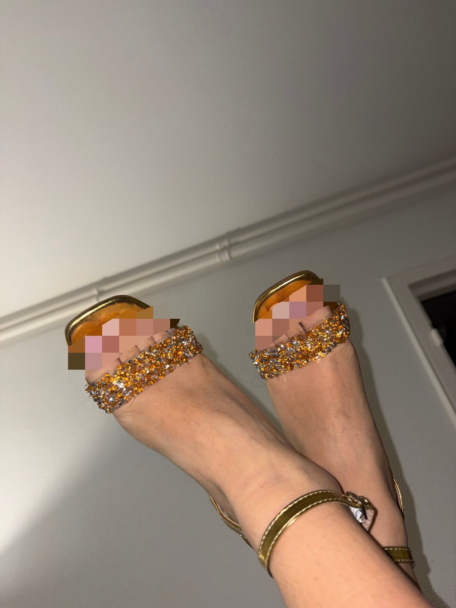 anafeetsss's tweet photo. New photo set available today ✨
A little preview here… the rest stays private 🤍
DM me for details 💌

#FeetContent #FeetPics #FootContent #PrettyFeet #CustomContent https://t.co/h7SZJfbV6j