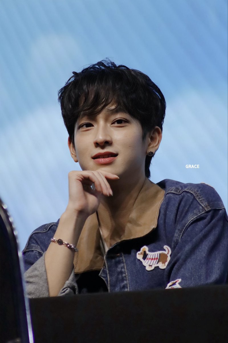 rainbowparadis_'s tweet photo. My favorite Chimon photos from the event 😍
His pretty eyelashes and lovely nails are the real highlights... his beauty is truly art 

Cr: in the pictures 

1ST FANIVAL OF SINGCHIMON
#GMMTVFANIVAL2026HappyFamilyxSC
#ChimonWachirawit https://t.co/ywKTxU8BGN