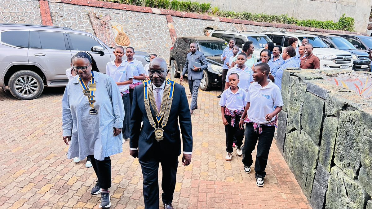 DGDanielDdam's tweet photo. This Sunday evening, I visited Rotary Club of Muyenga Sunday Sunset @MuyengaSSunset.

The club is set to renovate a spring well at Bukasa Primary School—an investment in safe water and a healthier community. I will be delighted to return and commission this impactful project before the end of the year.

I’m equally impressed by the club’s commitment to The @Rotary Foundation, pinning their President as Rotary’s newest Major Donor.

This is leadership. This is generosity.
This is Impact.

#Rotary #PeopleOfAction #CreateLastingImpact #RotaryFoundation