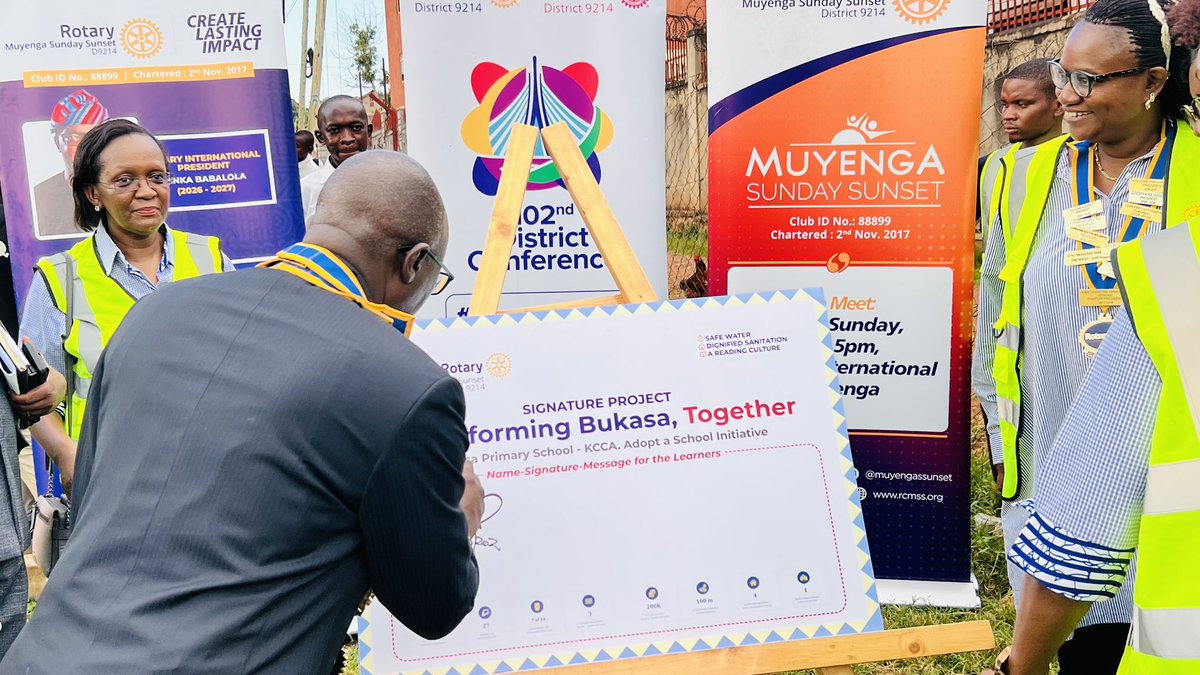 DGDanielDdam's tweet photo. This Sunday evening, I visited Rotary Club of Muyenga Sunday Sunset @MuyengaSSunset.

The club is set to renovate a spring well at Bukasa Primary School—an investment in safe water and a healthier community. I will be delighted to return and commission this impactful project before the end of the year.

I’m equally impressed by the club’s commitment to The @Rotary Foundation, pinning their President as Rotary’s newest Major Donor.

This is leadership. This is generosity.
This is Impact.

#Rotary #PeopleOfAction #CreateLastingImpact #RotaryFoundation