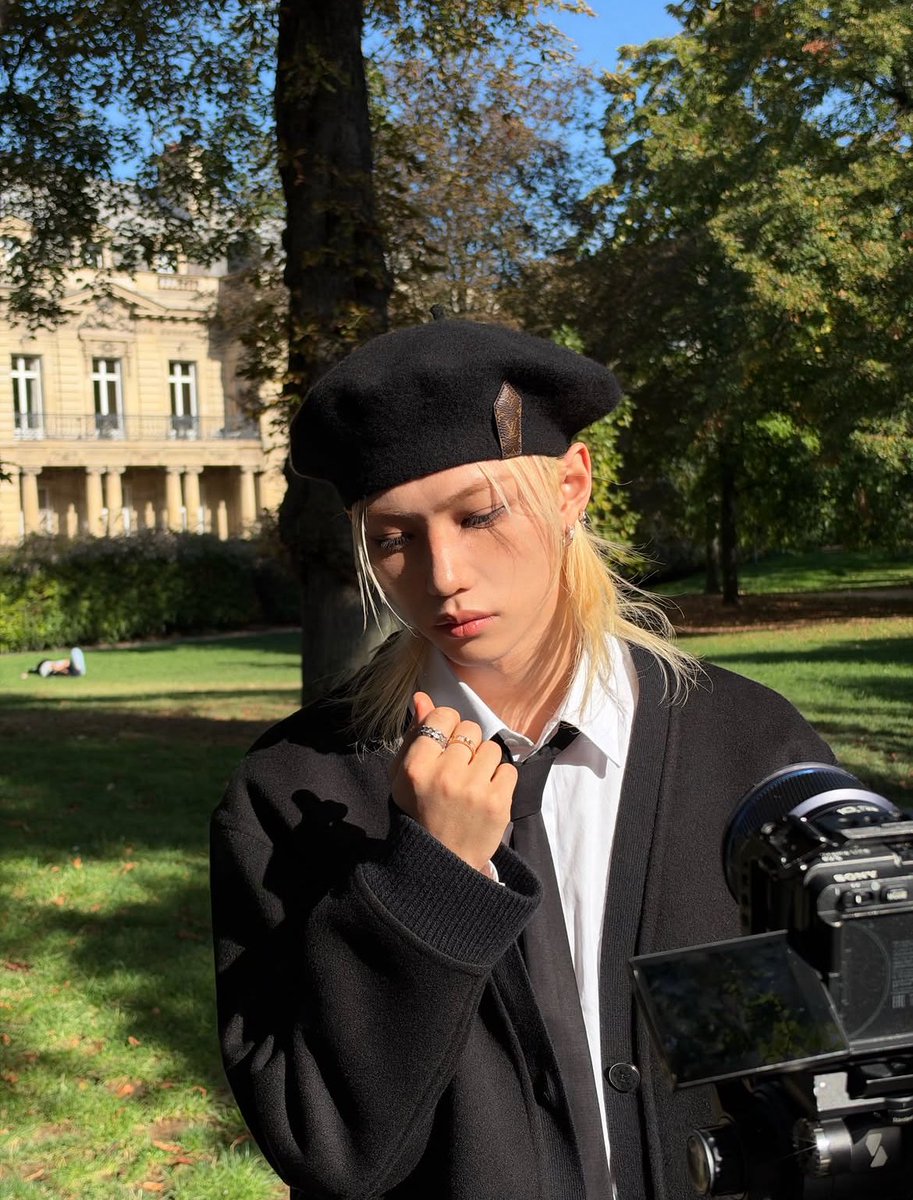 BbokRisma's tweet photo. FELIX instagram update (via yong.lixx)

“DAY 2 🖤💛”

FELIX ICÔNE DE LA MODE
#FELIXxLVSS27 #FELIX @LouisVuitton https://t.co/lncd7QeWH4