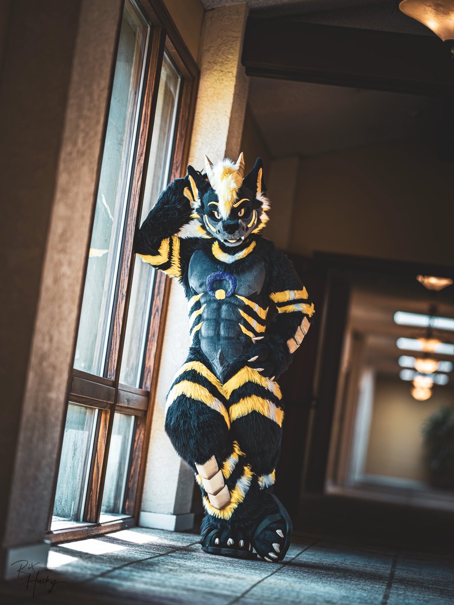 lytelyonheart's tweet photo. Well well well…all by yourself? You better know what you are doing~ 

📸: @RixHusky https://t.co/IgNR0spLZL