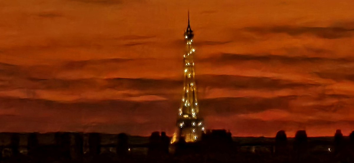 CorentinSellin's tweet photo. En majesté.
#TourEiffel
#Paris https://t.co/BBbuWUQpfU