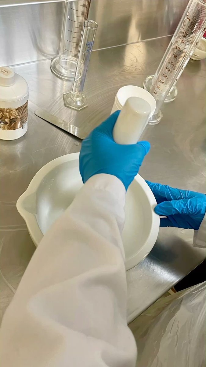 kooo55y's tweet photo. كفاءات درست وتدربت تستحق فرصة عمل تثبت جدارتها👍🏻👩🏻‍🔬

#توظيف_فنيات_المختبر2
#توظيف_فنيات_المختبر
#المديريه العامه 
#عصام الصبحي 
@Labour_OMAN
@EduGovOman
 @MAFWR_Om https://t.co/sfFATLd0tD