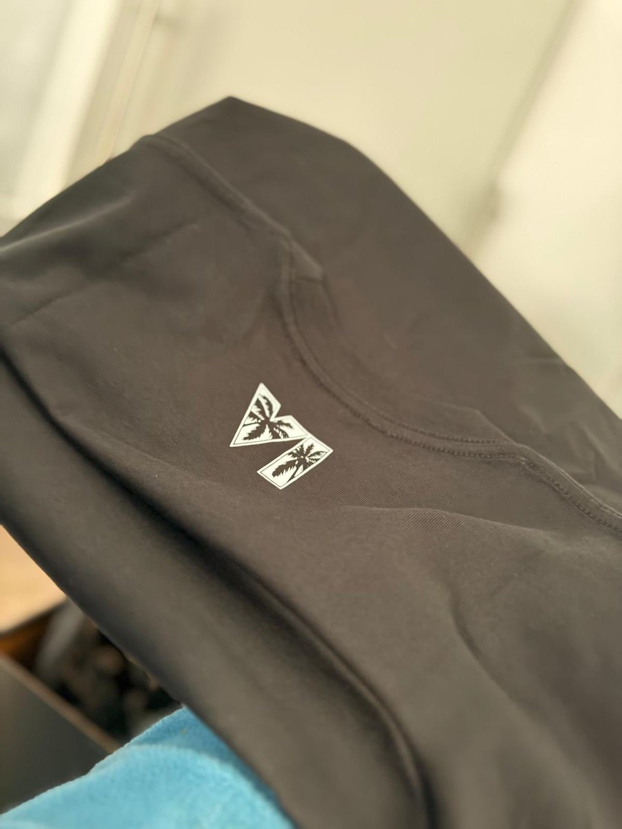 TheGTABase's tweet photo. The Vice City Leonida Tshirt from the recent Rockstar package is so cool. 

 Wicked alternative GTA VI cover art. 

Rockstar merch is my all time favourite https://t.co/ObT23KH5iN