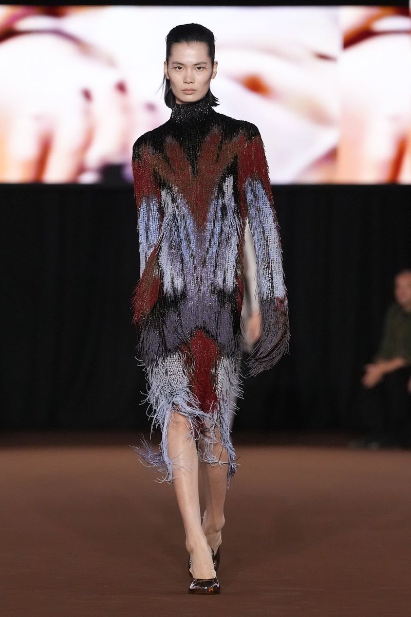 itgirlbackup's tweet photo. Mugler ss27 https://t.co/l35FhTL8Ov