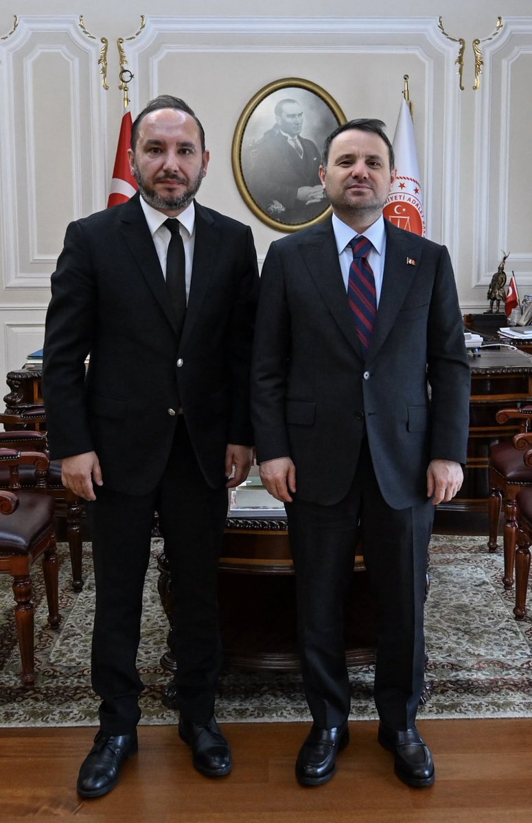 turker_aknc's tweet photo. ⭕️ Fetöcülerin 10 yıldan beri en büyük karın ağrılarından biri Adalet Bakanı Sayın Akın Gürlek.

O hainleri yargılayan ve hakettikleri cezaları veren Sayın Gürlek'ti.

Şimdi de hedeflerinde yine Adalet Bakanımız var. 

İftira, yalan, düzenbazlık Fetöcülerin işi.

Faili meçhullerden tutun, kimsenin cesaret edemeyeceği işlerin altına imzasını attı Sayın Bakan. 

Tabi ki yanındayız.