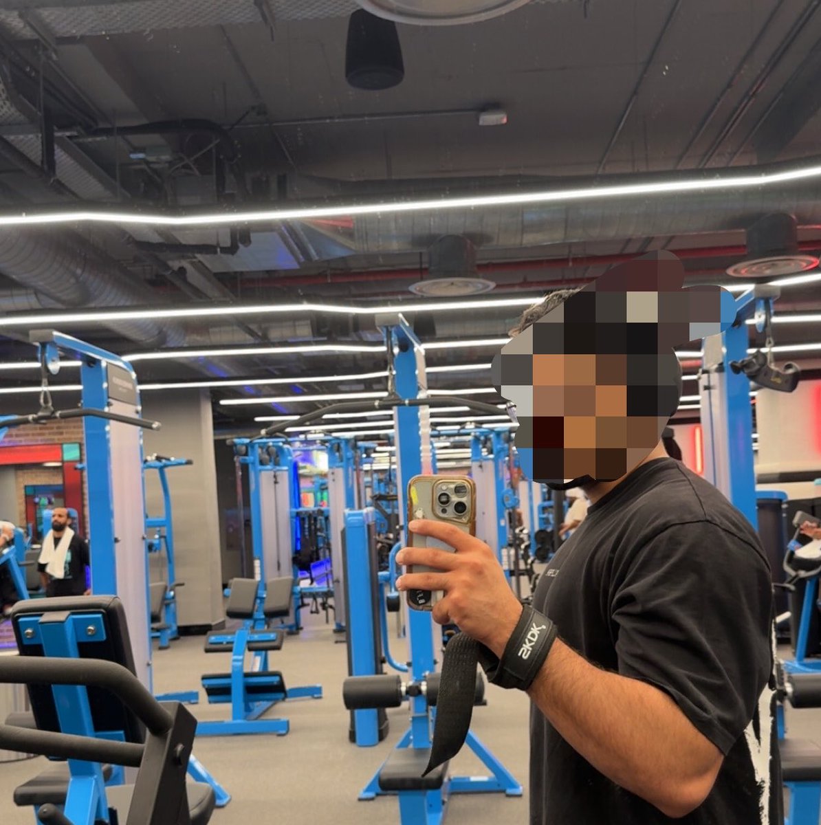 SAMaf3o's tweet photo. والله يالاوفر سايز ما يصلح لي مطلعني دب https://t.co/nTBHSXVbac