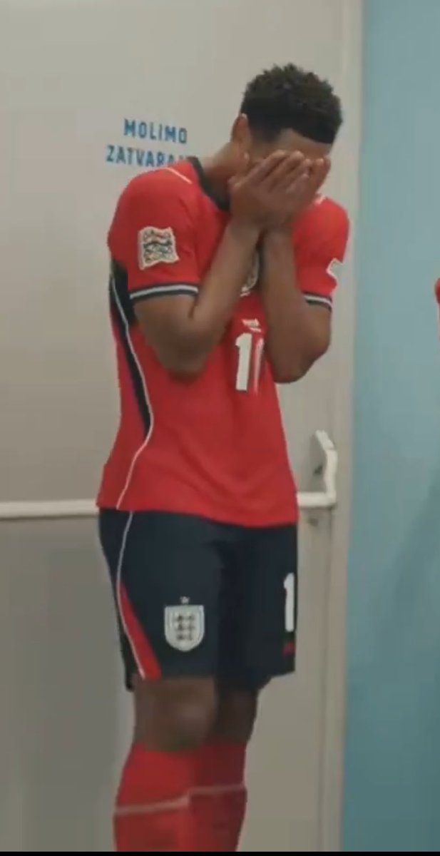 0910room's tweet photo. literally standing like the most stereotypical tsundere ever… https://t.co/K9aFsY1Kfg