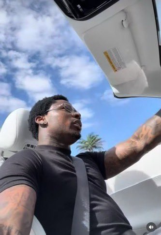 dfwMonarch's tweet photo. Even Asake sef no get money to barb, why i go con de pressure myself? Mk i keep my afro jorr 🥲💔 https://t.co/SLZ4ozxYjR