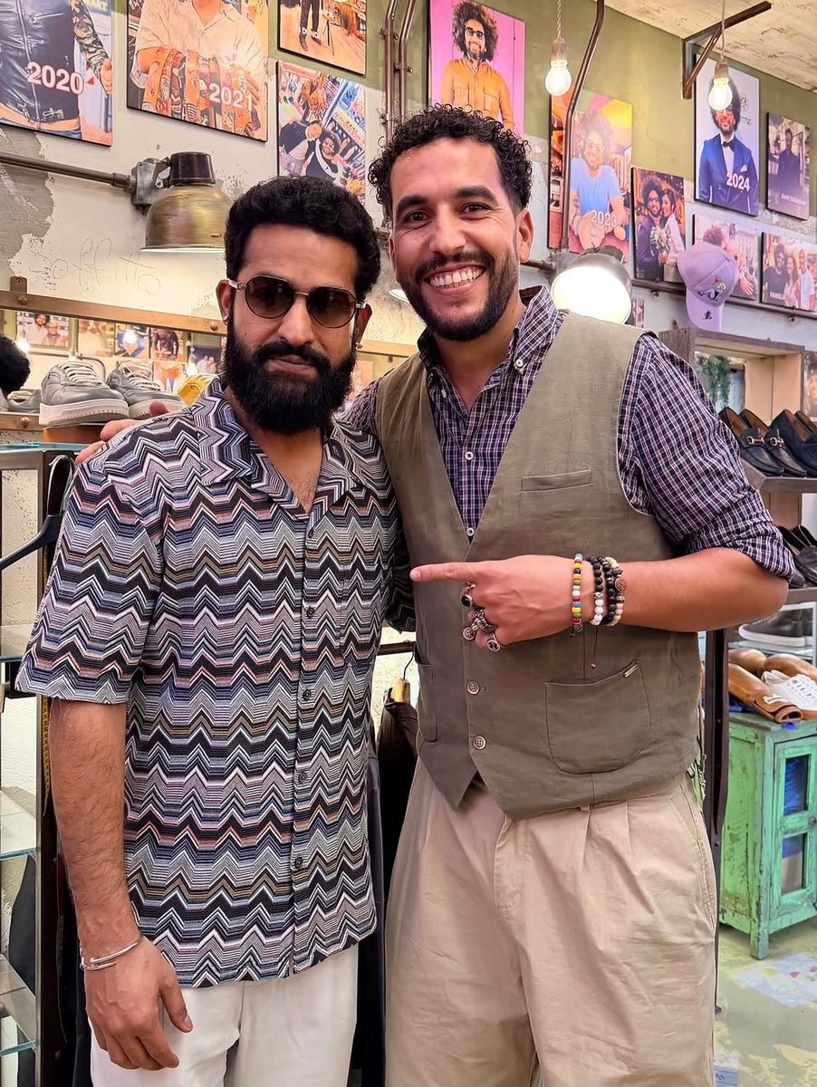 KarnatakaNTRFc's tweet photo. NTR's Italian shopping diaries and picking up a custom-made Madison jacket🔥

He’s just killlliiiinnggggggggggg it💥⭐️
#Dragon @tarak9999 https://t.co/0HoCug3pgJ
