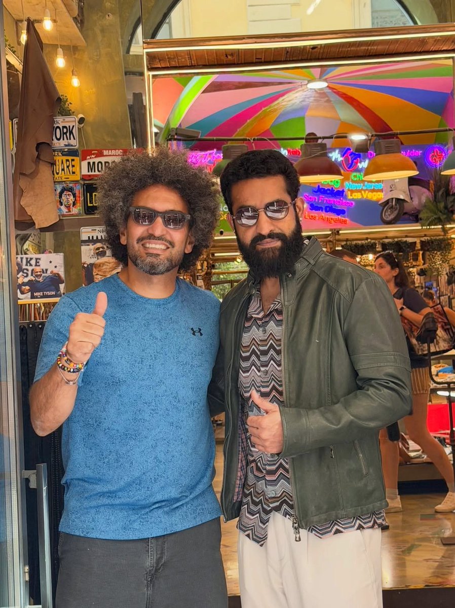 KarnatakaNTRFc's tweet photo. NTR's Italian shopping diaries and picking up a custom-made Madison jacket🔥

He’s just killlliiiinnggggggggggg it💥⭐️
#Dragon @tarak9999 https://t.co/0HoCug3pgJ