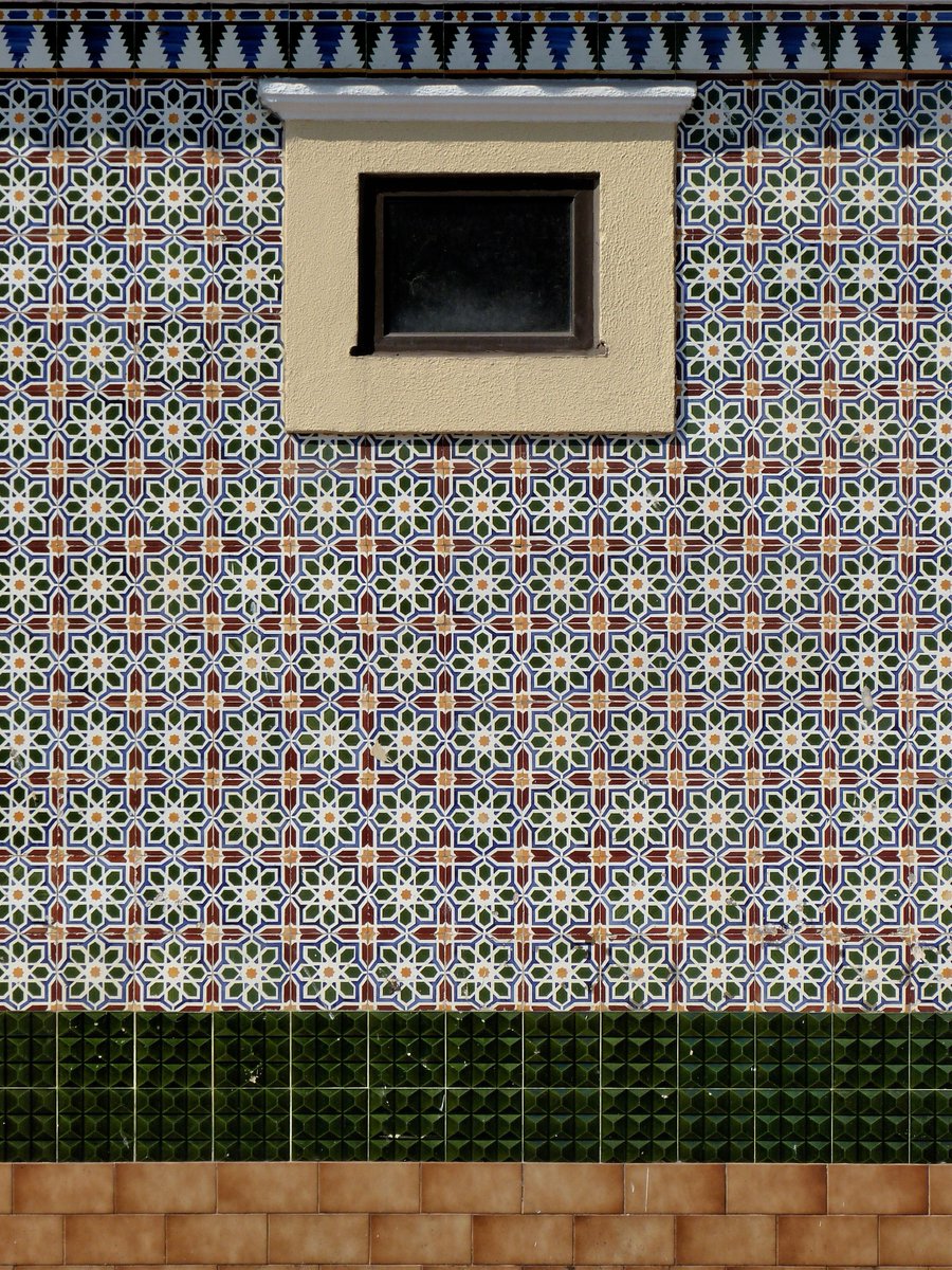 AristidesV39383's tweet photo. Gafanha da Nazaré, Portugal.
#portugal #photography #architecture #tiles #azulejos https://t.co/hkQmeyA4id