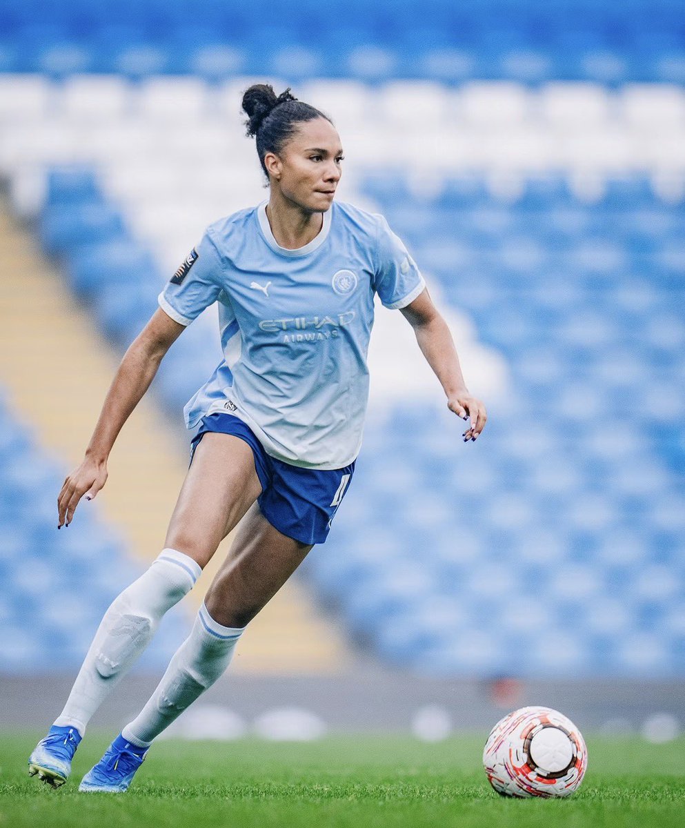 MCWFCXtra's tweet photo. Jade Rose vs Arsenal:

▪️90 minutes
▪️57 touches
▪️87% accurate passes (39/45)
▪️8 defensive contributions
▪️2 tackles
▪️5 clearances
▪️3 headed clearances
▪️10 recoveries
▪️100% aerial duels won
▪️2/3 ground duels won

Solid as a rock. 🧱🇨🇦 https://t.co/jd9zExOLS7