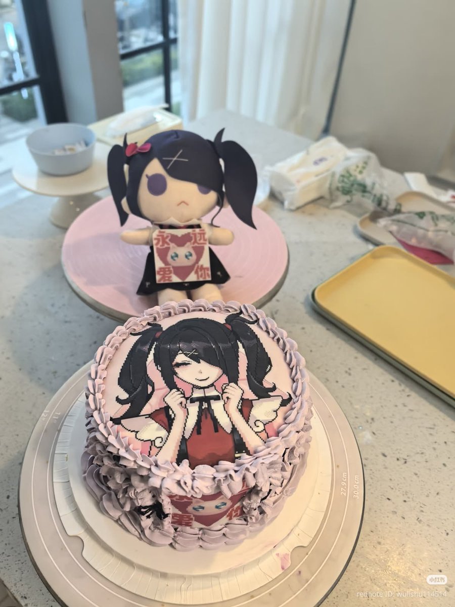 Leviannatho's tweet photo. If I don’t get a cake like this for my birthday I might cry and sob I WANNNNT AN AME CAKE 😭😭😭😭 https://t.co/oewEafOZlS