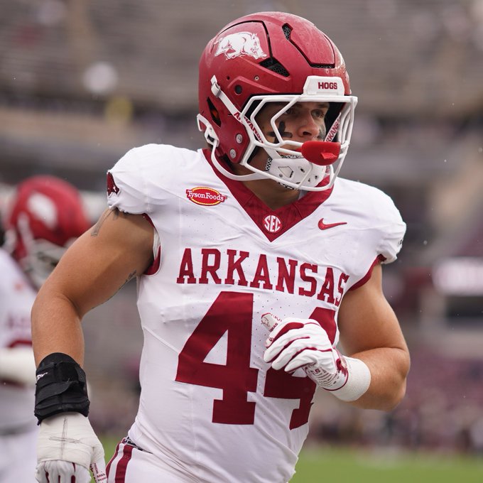 CamMellor's tweet photo. Our @PFN365 highest-graded LBs in Week 5:

Ben Bogle, Arkansas: 94.0
Rickey Banks, UL-Monroe: 92.2
Deuce Spurlock, Liberty: 92.1
Cael Brezina, Penn State: 91.9
Joshua Iseah, UMass: 91.8
Justin Johnson, Fresno State: 91.8
Jordan Owens, Buffalo: 91.7
Stellan Bowman, Charlotte: 91.6
Marcus Ross, UL-Monroe: 91.5
Brysen Davies, Marshall: 91.4

📸: @RazorbackComms