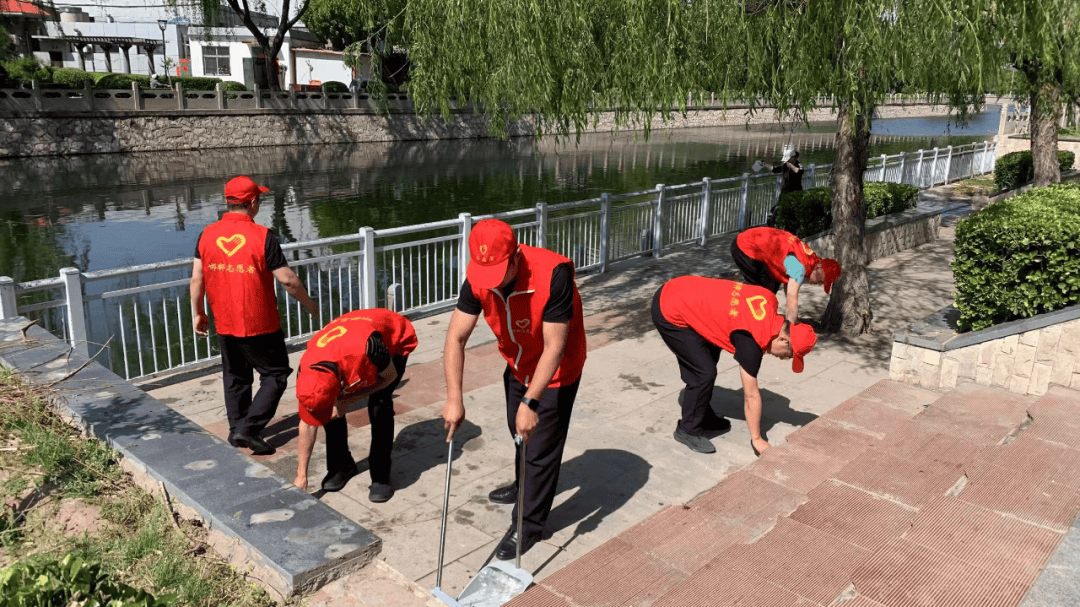 ElianaMacmcu's tweet photo. Hoy ayudamos a limpiar el parque municipal con un grupo de voluntarios. Un día lleno de sonrisas y pequea acción por nuestro hogar común. ， https://t.co/83pIvss9RP