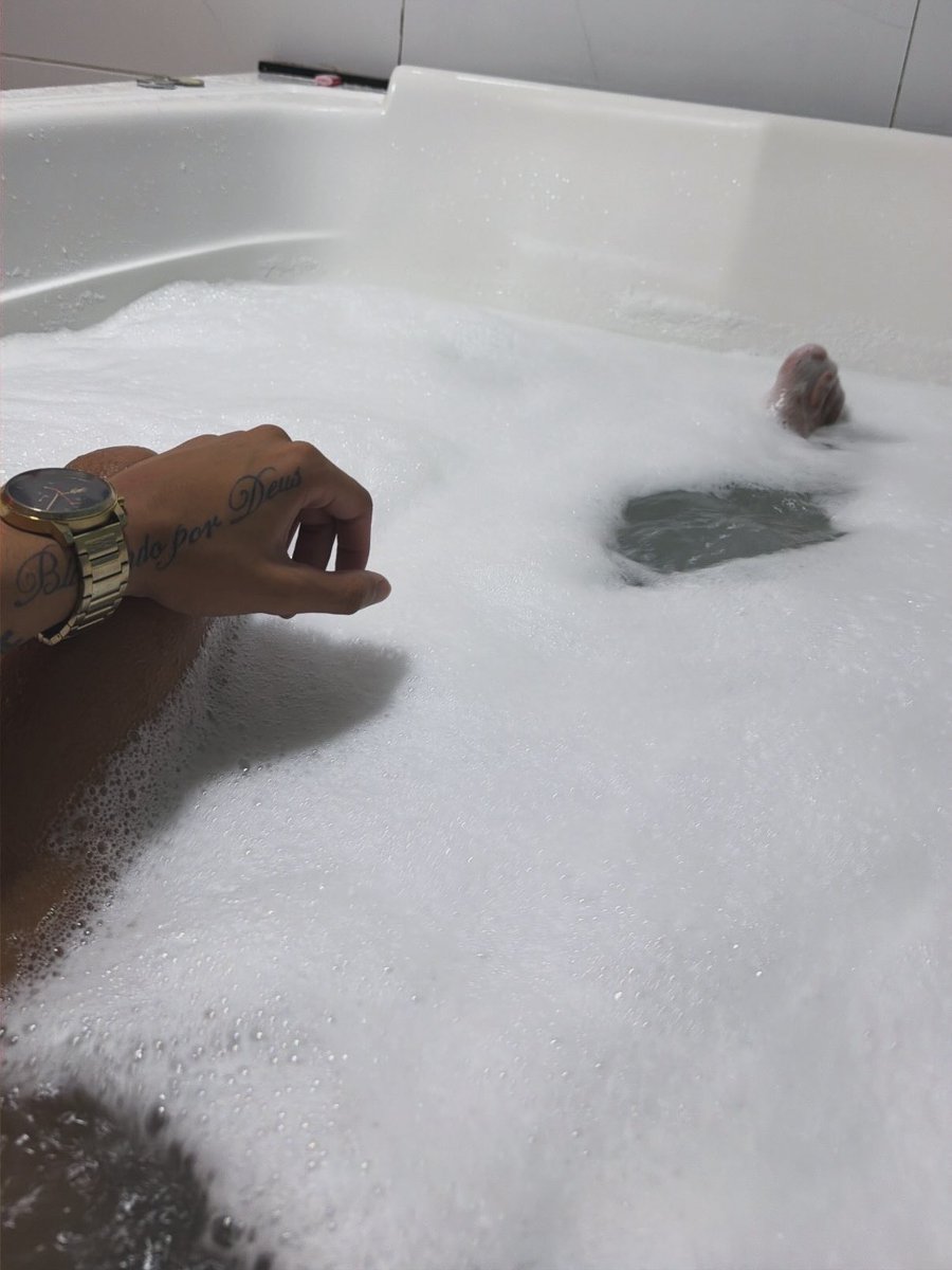 rick_xavier02's tweet photo. To na boca das piranhas, i no ouvido das patricinhas 🧏🏻🥷🏻💋 https://t.co/behCZZPeYP