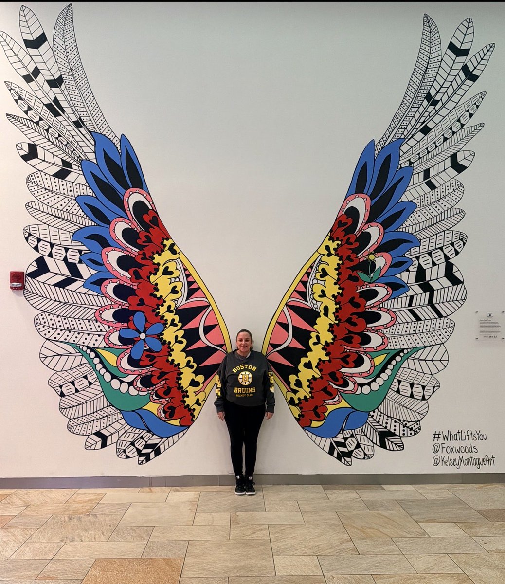 CtownWorkingMan's tweet photo. @KLand17 #WhatLiftsYou celebrating a Birthday at
@Foxwoods and posing with @kelsmontagueart https://t.co/7bzPhi9myr