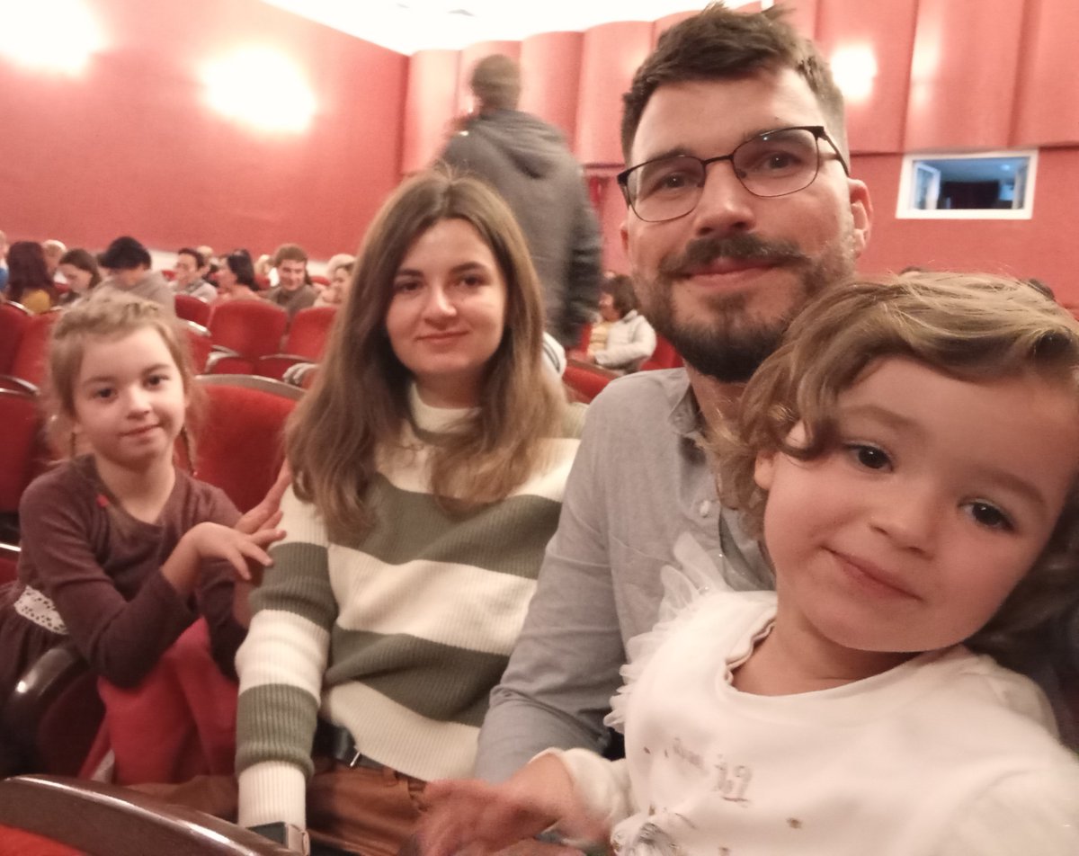 KuzKostiantyn's tweet photo. Красиві люди грають найкращі вистави, а  інші красиві люди приходять на них дивитися. І все це у Білій Церкві) https://t.co/7AatkqrPNW