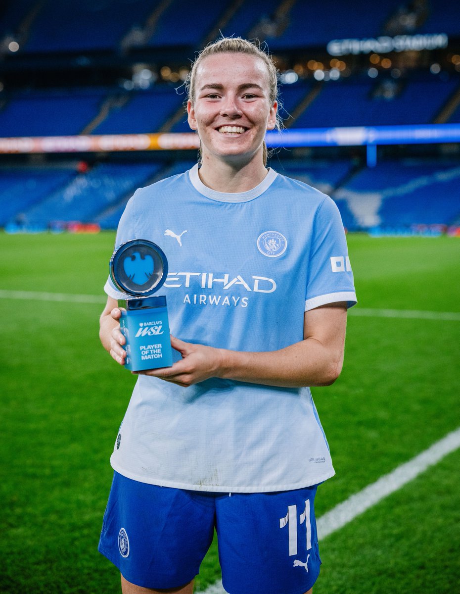 ManCityWomen's tweet photo. Hempo's fourth Player of the Match award already this season! 🫨👏

🆚 Aston Villa
🆚 Liverpool
🆚 Real Madrid
🆚 Arsenal https://t.co/Qk6PO6WvQT