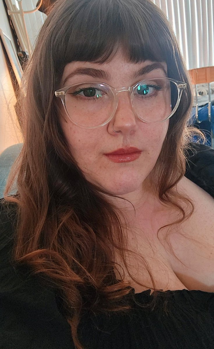 thegardenseden's tweet photo. Wow. A hot goddess gracing your timeline. Looks like you should thank her the only way you know how. With your wallet. 😘���� https://t.co/CNAnZIUoj7